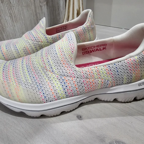 Skechers Women's Go Walk Multicolor Slip-On Shoes Size 5 - Picture 3 of 6
